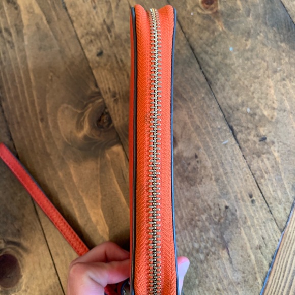 Tory Burch Wallet/Wristlet - Picture 3 of 5